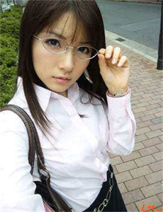 《韩剧童颜美女-男人鸡扒叉入美女尿道的视頻》